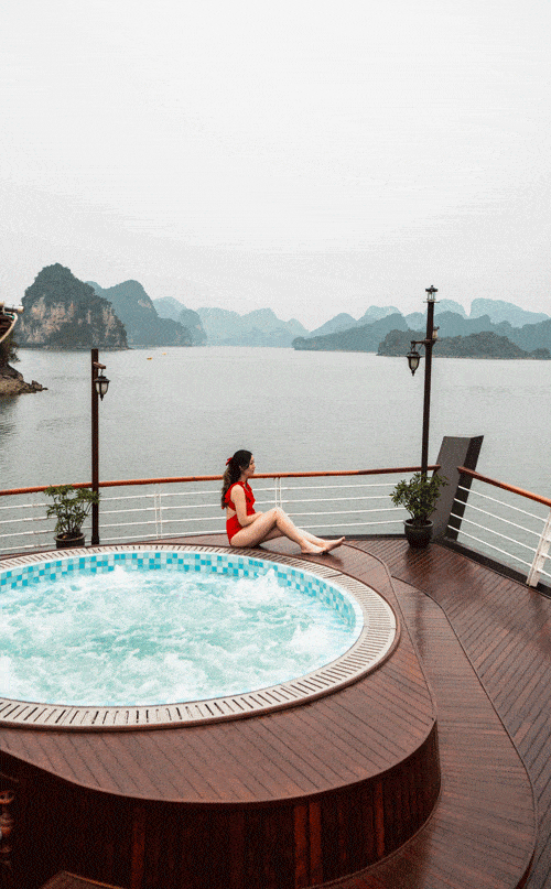 luxury Halong Bay cruise in Vietnam with swimming pool. Complete Halong Bay cruise review and guide